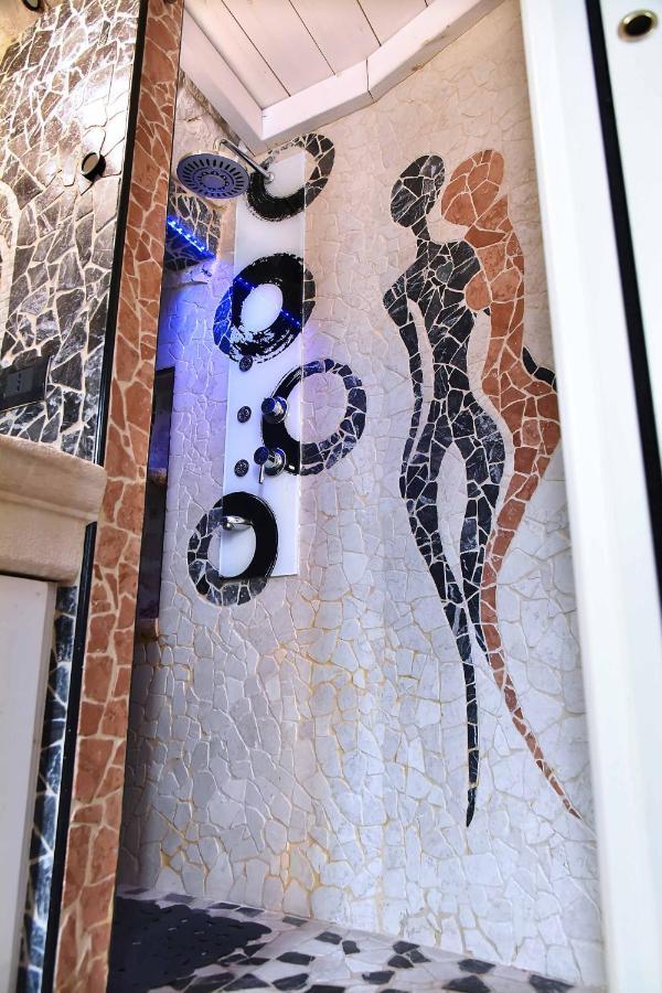 L'Angolo Di Gaudi, Casa Mila プティニャーノ エクステリア 写真